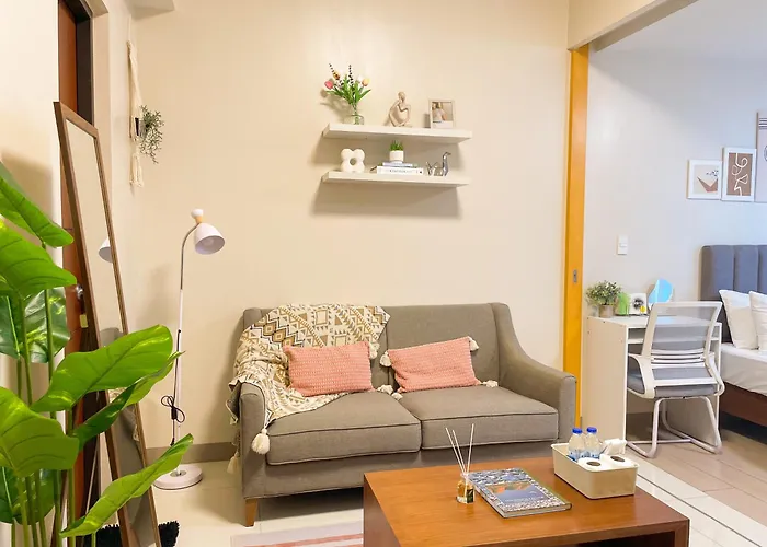Luxury Bgc Condo, Steps To Uptown Mall #oursw31i * Manila
