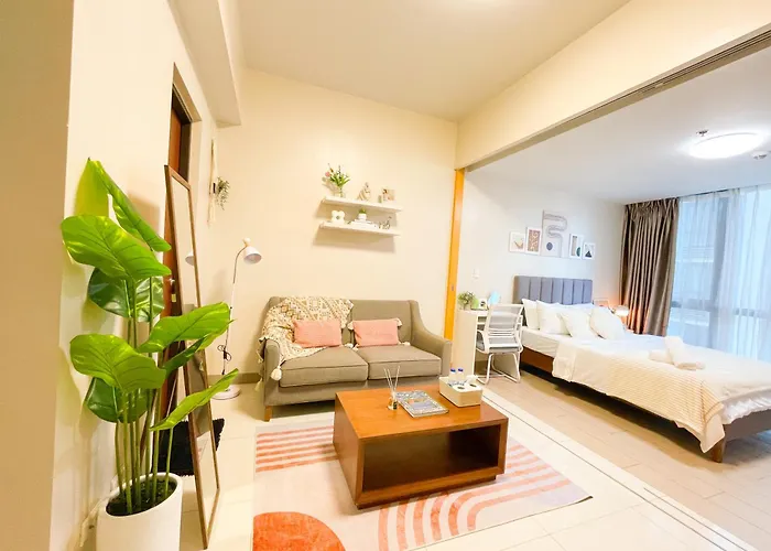 Luxury Bgc Condo, Steps To Uptown Mall #oursw31i Holiday home Manila