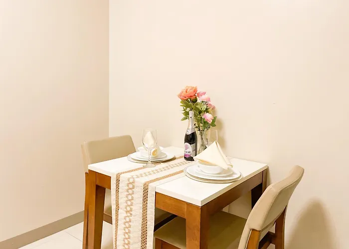 Luxury Bgc Condo, Steps To Uptown Mall #oursw31i * Manila