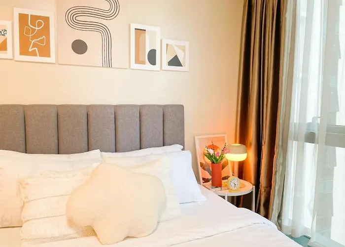 Holiday home Luxury Bgc Condo, Steps To Uptown Mall #oursw31i *