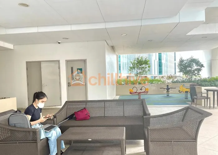 Holiday home Luxury Bgc Condo, Steps To Uptown Mall #oursw31i