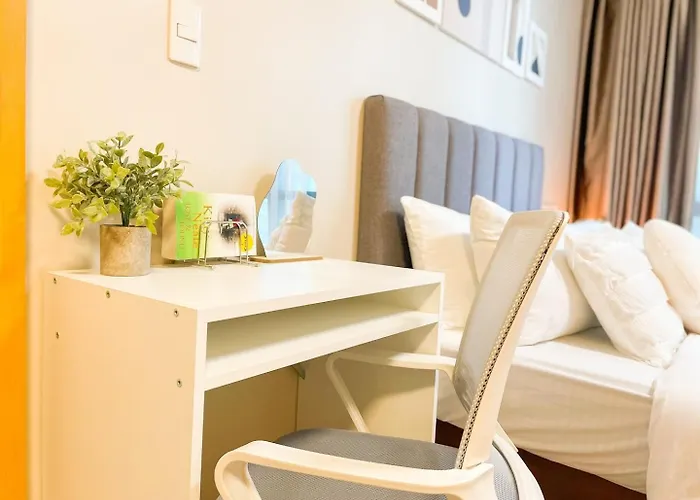 Luxury Bgc Condo, Steps To Uptown Mall #oursw31i