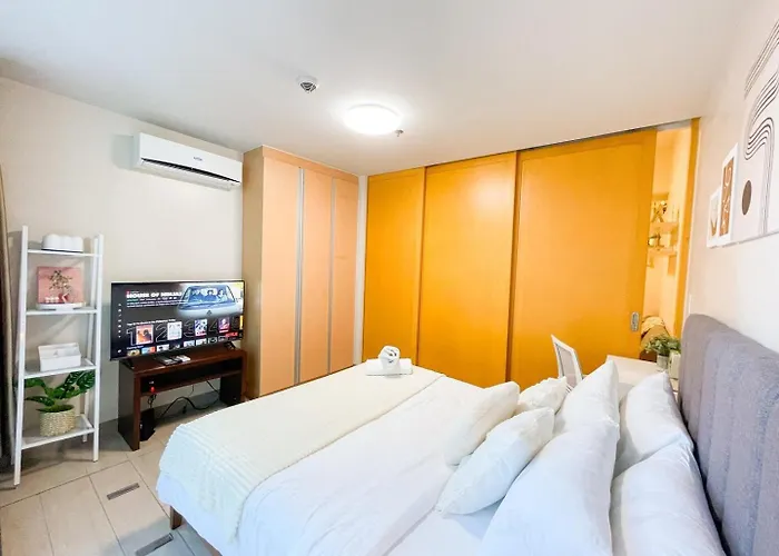 Holiday home Luxury Bgc Condo, Steps To Uptown Mall #oursw31i