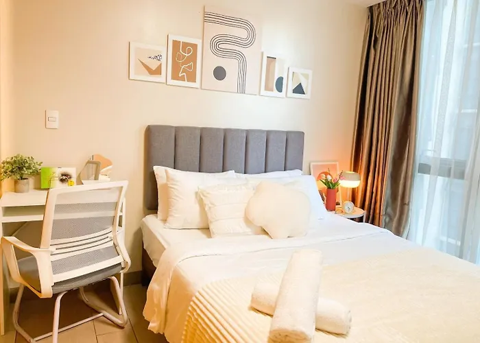 Luxury Bgc Condo, Steps To Uptown Mall #oursw31i Manila