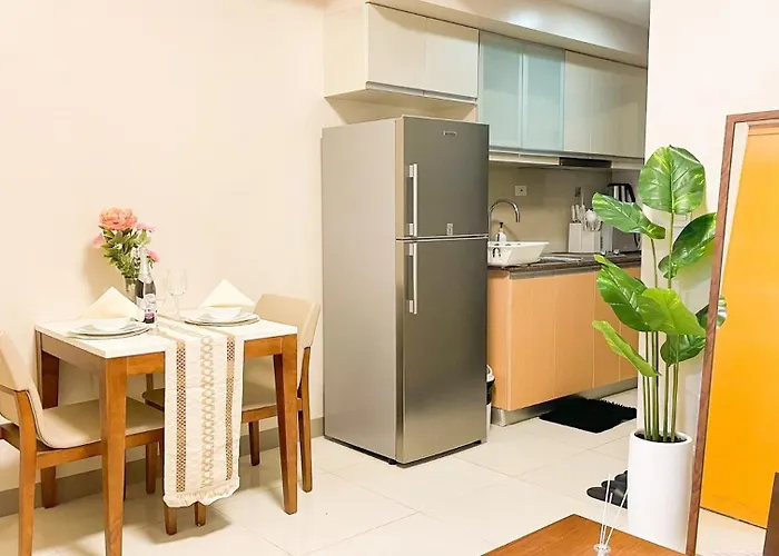 Holiday home Luxury Bgc Condo, Steps To Uptown Mall #oursw31i *