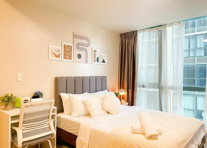 Luxury Bgc Condo, Steps To Uptown Mall #oursw31i Holiday home Manila